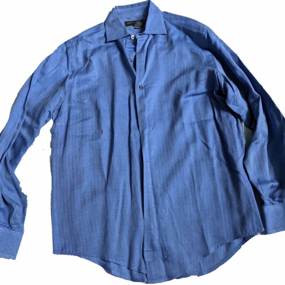 Banana Republic blue with a slight sheen patterned shirt. Men's small.